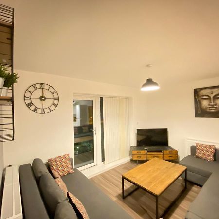 3 Bedrooms Double Or Single Beds, 2 Parking Spaces! Wifi & Smart Tv'S, Balcony Portsmouth Zewnętrze zdjęcie