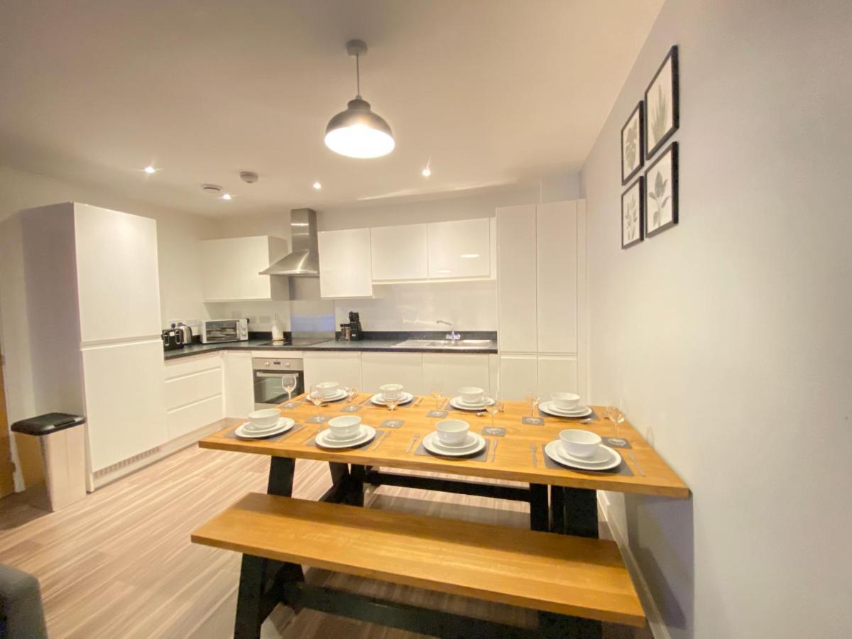 3 Bedrooms Double Or Single Beds, 2 Parking Spaces! Wifi & Smart Tv'S, Balcony Portsmouth Zewnętrze zdjęcie