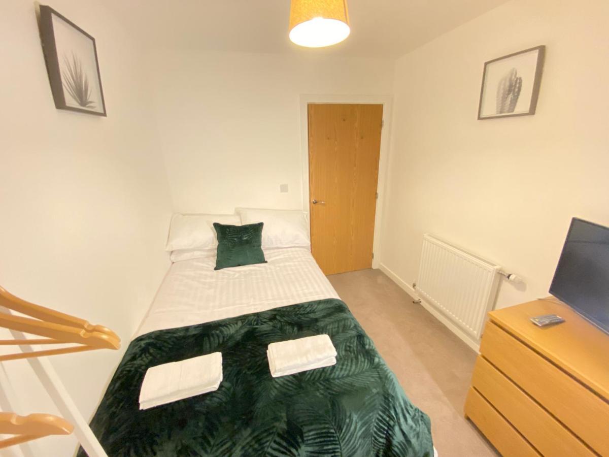 3 Bedrooms Double Or Single Beds, 2 Parking Spaces! Wifi & Smart Tv'S, Balcony Portsmouth Zewnętrze zdjęcie