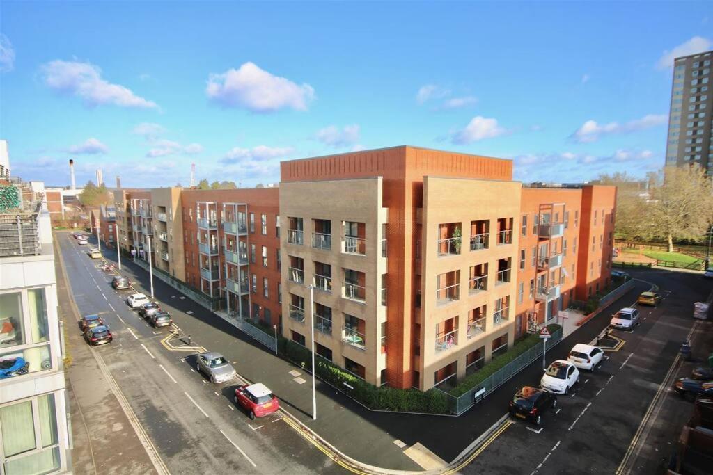 3 Bedrooms Double Or Single Beds, 2 Parking Spaces! Wifi & Smart Tv'S, Balcony Portsmouth Zewnętrze zdjęcie