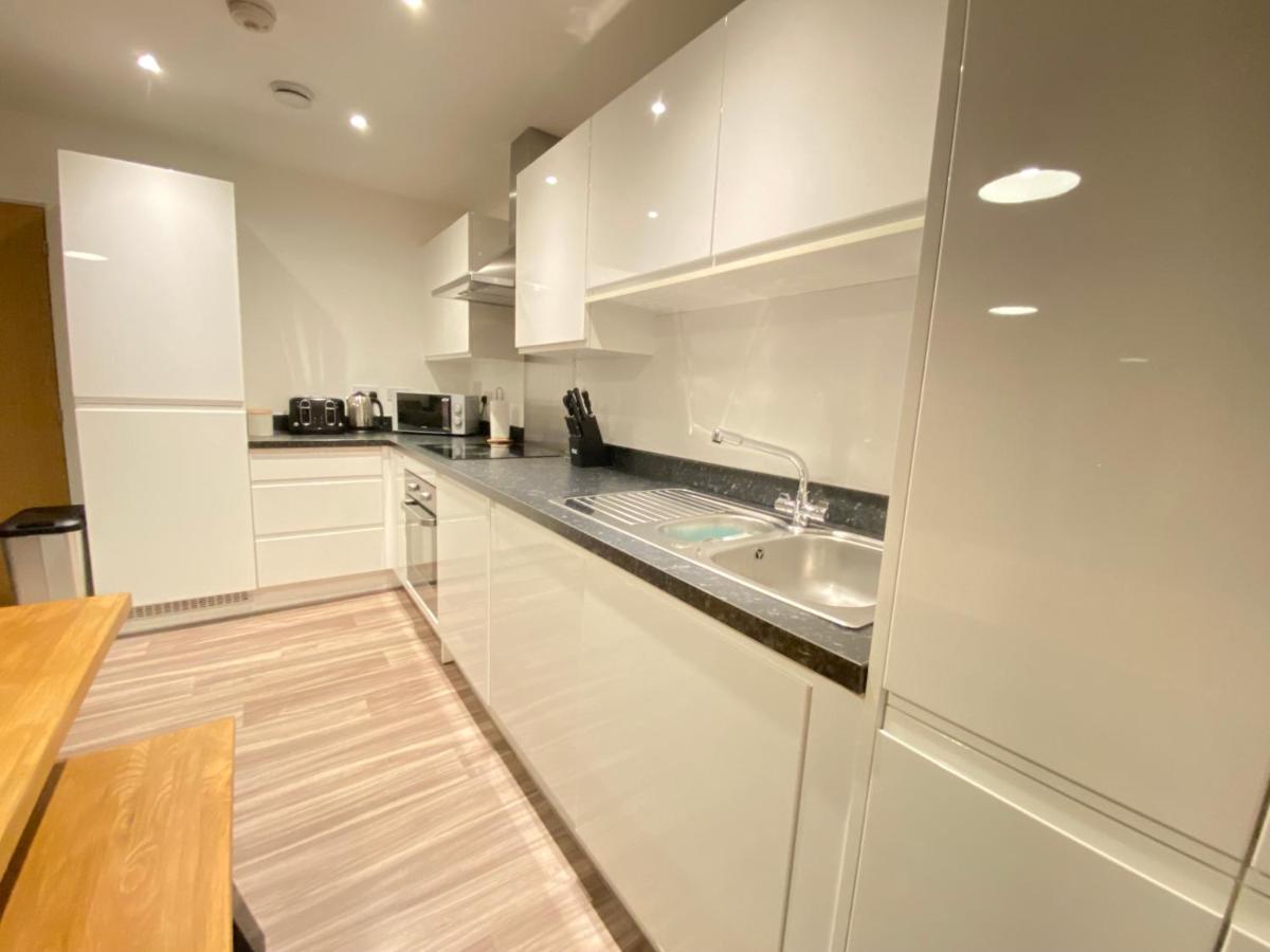 3 Bedrooms Double Or Single Beds, 2 Parking Spaces! Wifi & Smart Tv'S, Balcony Portsmouth Zewnętrze zdjęcie