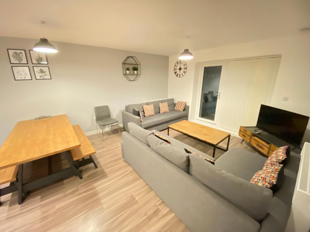 3 Bedrooms Double Or Single Beds, 2 Parking Spaces! Wifi & Smart Tv'S, Balcony Portsmouth Zewnętrze zdjęcie