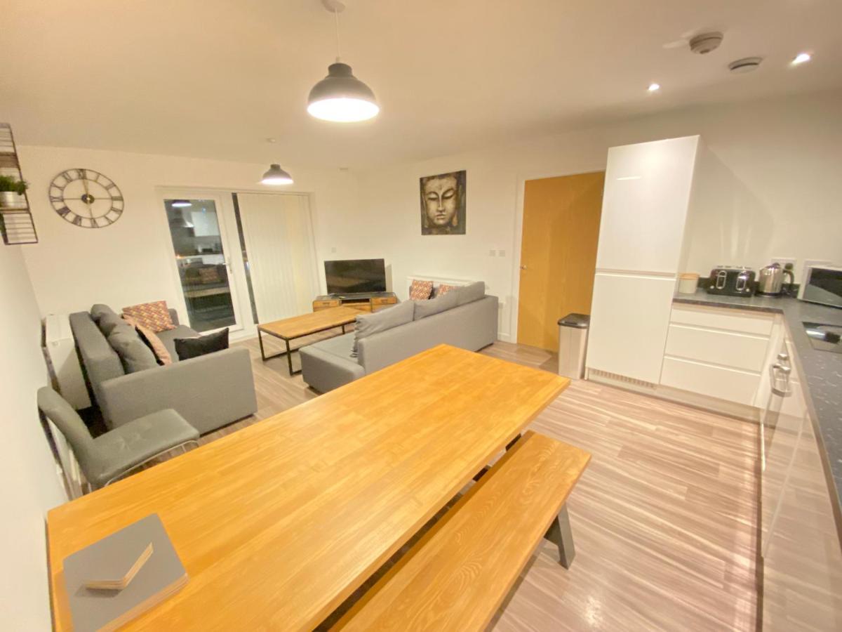 3 Bedrooms Double Or Single Beds, 2 Parking Spaces! Wifi & Smart Tv'S, Balcony Portsmouth Zewnętrze zdjęcie